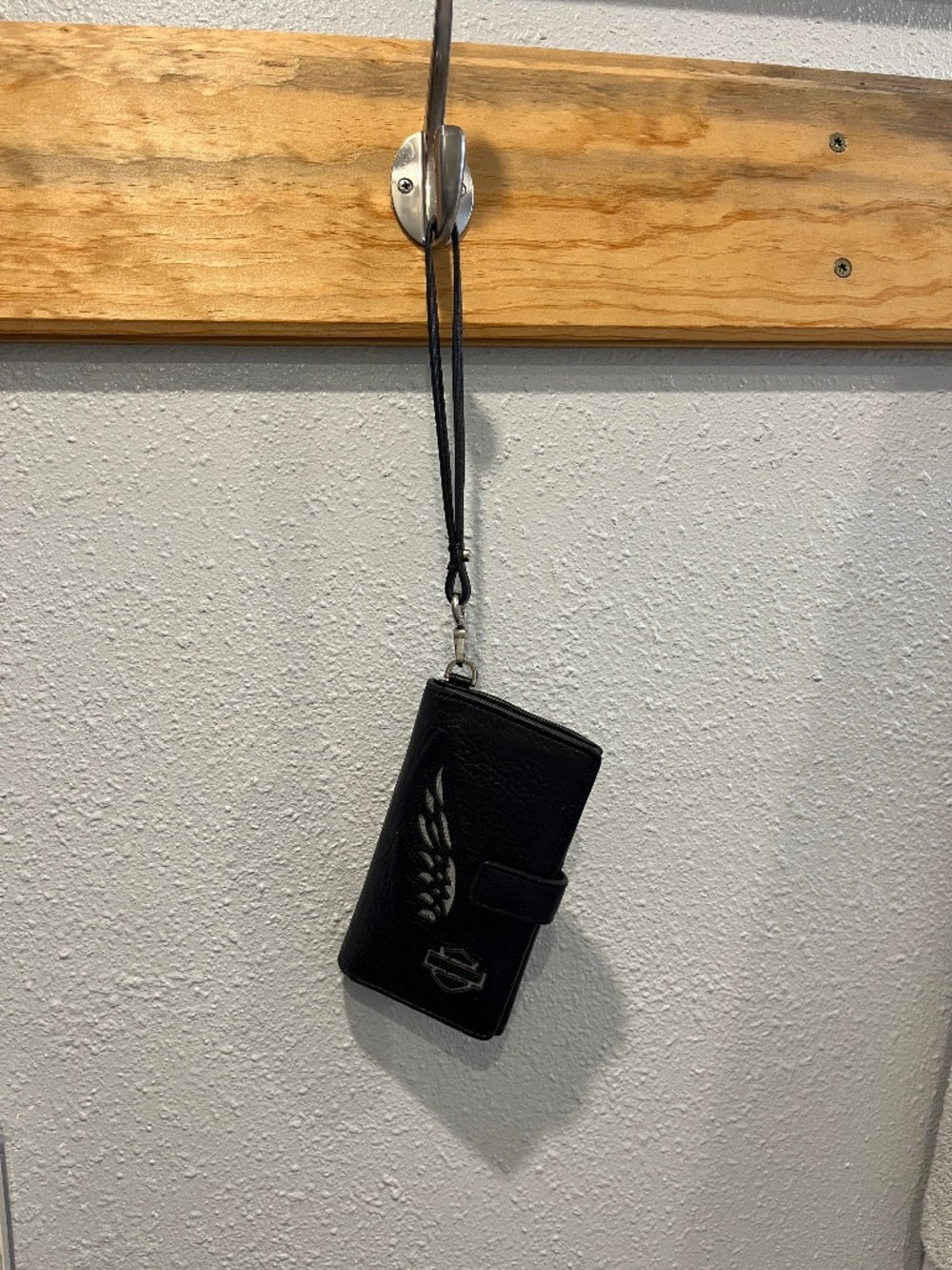 Harley-Davidson Women Black Leather Wallet/Wristlet-Wing Logo Zipper Pull Issue